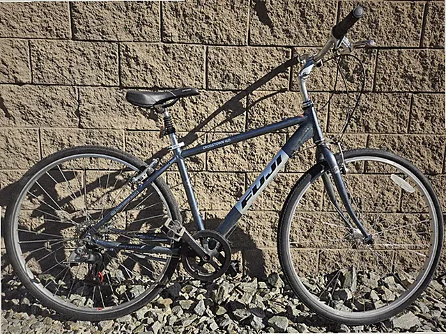 Fuji Crosstown 4.0 Aluminum 700c Hybrid Bike 17 In Frame 7 Speed